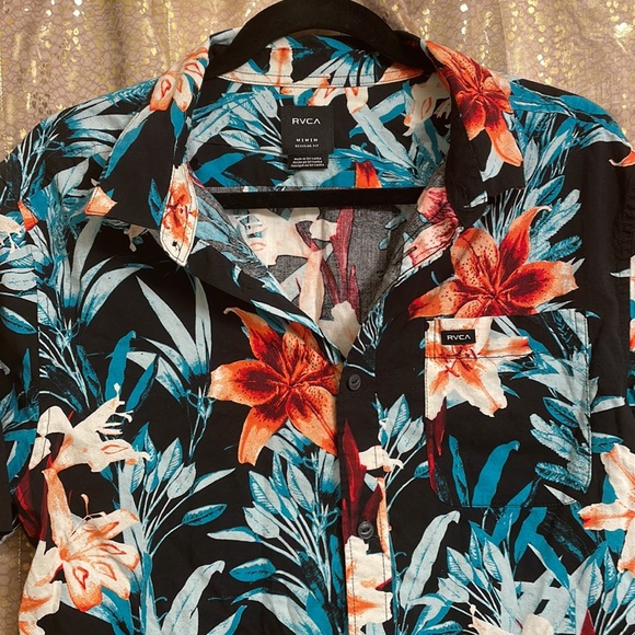 RVCA Hawaiian style tropical lily button up t-shirt size M - Picture 2 of 6